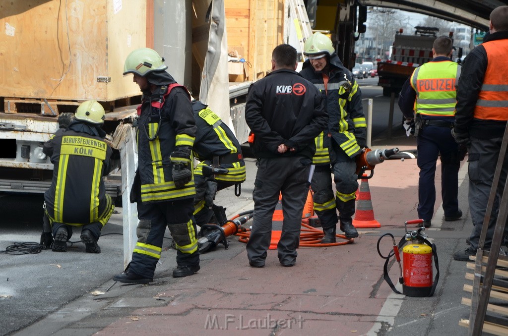 LKW Bruecke Koeln Deutz Opladenestr Deutz Muelheimerstr P101.JPG - Miklos Laubert